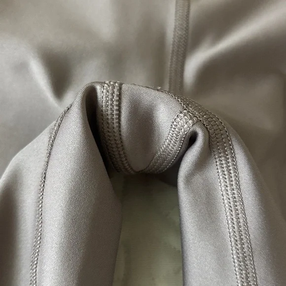 ALO Yoga Women’s Airlift Leggings - Picture 4 of 5